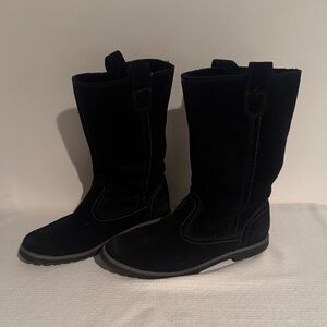 Bass brand Black Suede Boots